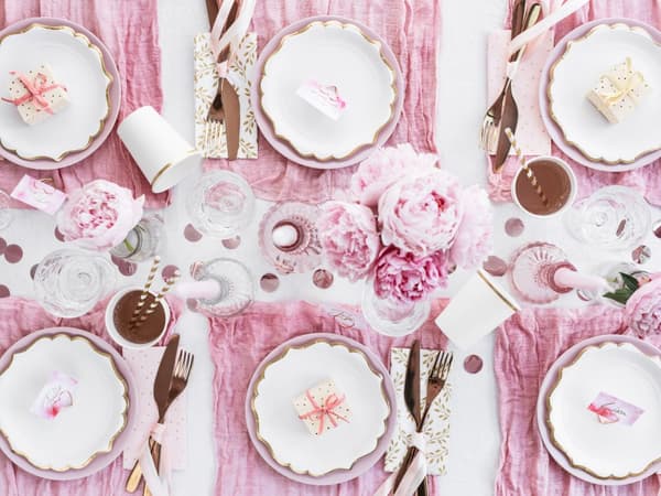 6 papperstallrikar vita med guldfärgade kanter (18,5 cm) - Wedding in rose colour