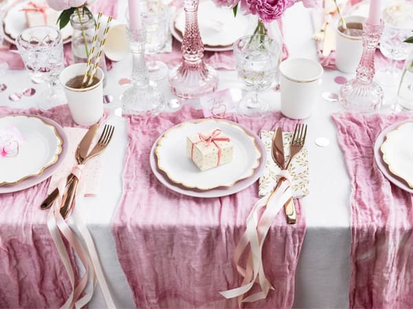 6 papperstallrikar vita med guldfärgade kanter (18,5 cm) - Wedding in rose colour