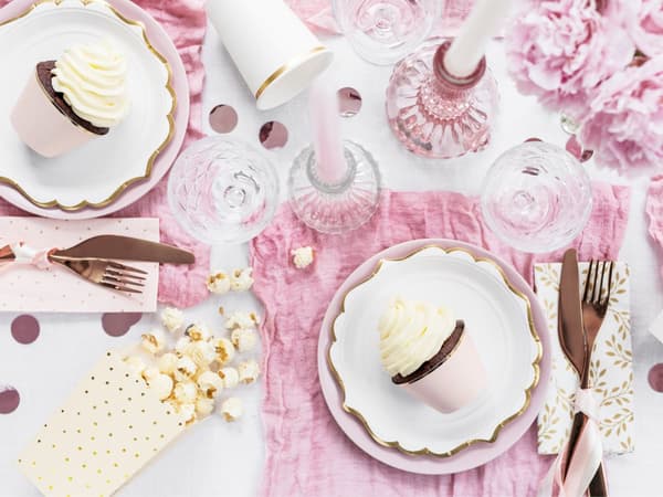 6 papperstallrikar vita med guldfärgade kanter (18,5 cm) - Wedding in rose colour