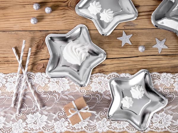 6 Stjerneformede Sølv Papirtallerkne (18 cm) - New Year’s Eve & Carnival