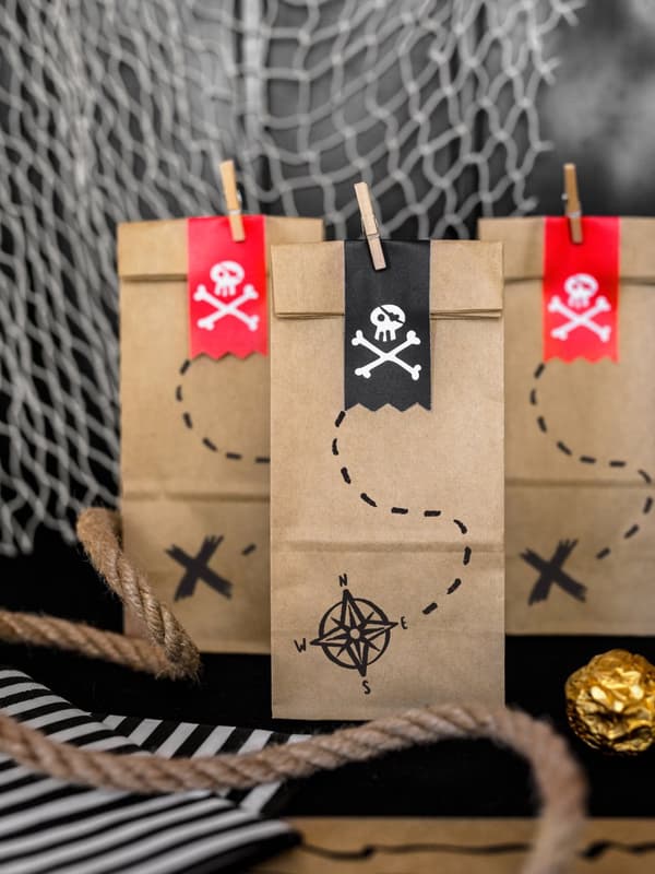 Sett med 6 Kraft Papir Godteposer med Pirat Klistremerker - Pirats Party