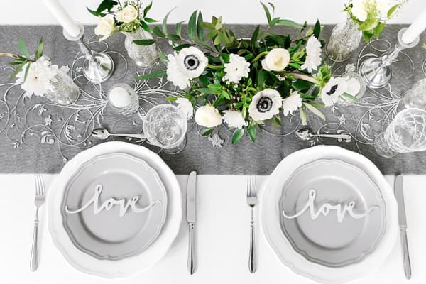 Sett med 6 "Love" Borddekorasjoner, Sølv - Elegant Bliss Kolleksjon