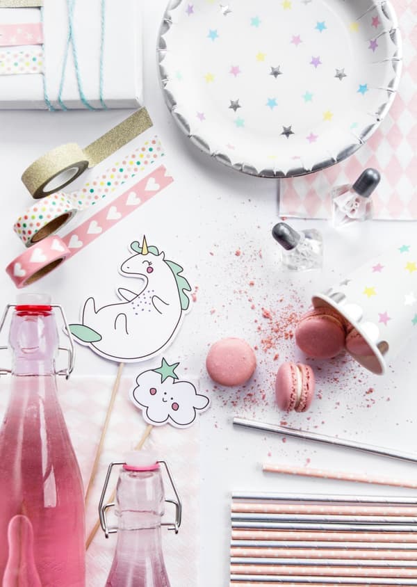 6 papperstallrikar vita med flerfärgade stjärnor (18 cm) - Unicorn