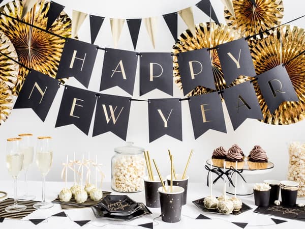 6 Sorte Papirtallerkner med Guldstjerne (20 cm) - New Year's Eve Collection