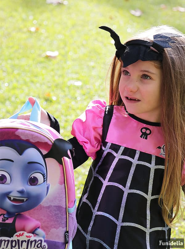 Vampirina asu tytöille