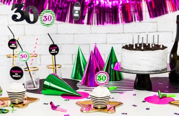 6 holografista juhlapilliä, sekalaiset värit - Colorful & Holographic Birthday