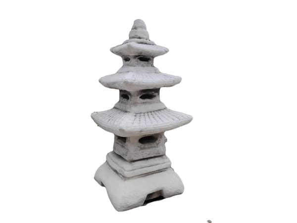 Havestatue, japansk stil, tre pagodaer, lanterne, lavet af støbt sten