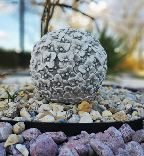 Prydnad utomhus / trädgård, oval dekor, boll med penséblommor