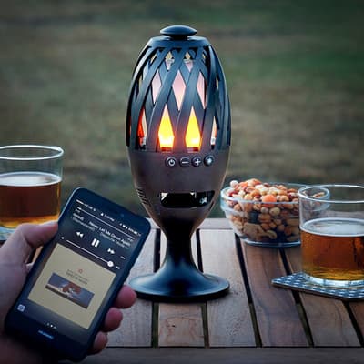 Tunnelmallinen LED-liekkilamppu Bluetooth-kaiuttimella, sisä- ja ulkokäyttöön