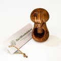 Miniatyrbild 1 av 4: Oliventrädsbräda - AD05800 - ® Nötknäckare med trägänga i form av svamp/nötknäckare i trä