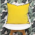 Miniatyrbild 5 av 5: Riva Home Sammet Pompom kuddfodral