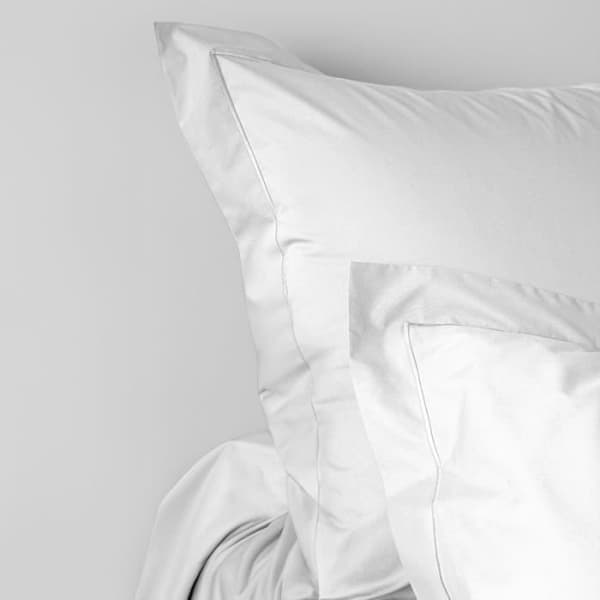 Kammad bomull percale örngott "Julian" alla storlekar Pure Cotton - Julian Neige - 65 x 65 cm platt quiltad volang