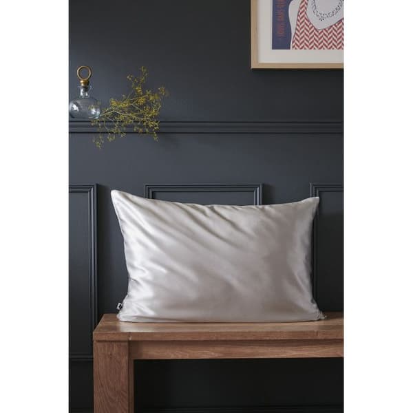 Kuddeöverdrag "Soanne" Mullbärssilke, Fjärilseffekt - Soanne Silver - Kuddeöverdrag 50 x 70 cm - Soanne Silver
