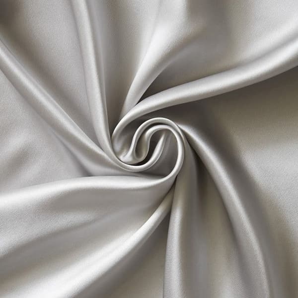 Kuddeöverdrag "Soanne" Mullbärssilke, Fjärilseffekt - Soanne Silver - Kuddeöverdrag 50 x 70 cm - Soanne Silver