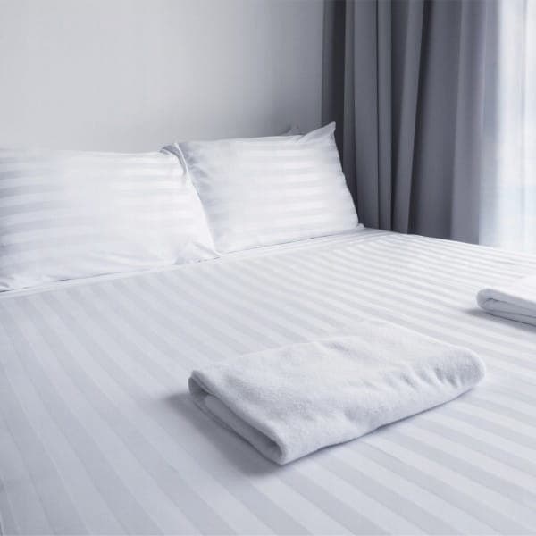 Örngott 50x70 Hotel Adamaszek Randigt 1cm vitt