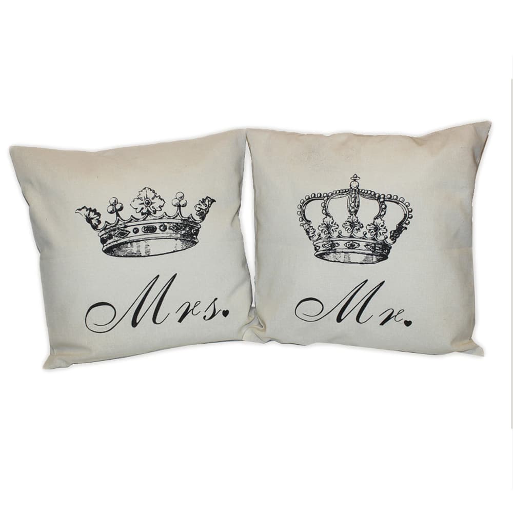 Ett set med två kuddar 45 x 45 cm med text Mr och Mrs