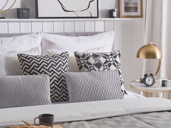 Pyntepuder Grå Polyester Sæt 45 x 45 cm Flotte Små Aflange Sofapuder til Stue Quiltet Mønster Puder til Seng Moderne Tilbehør Soveværelse