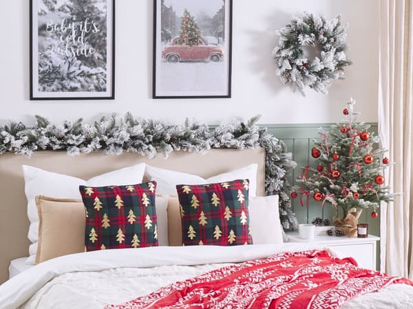 Pyntepuder Grøn Rød Polyester Sæt 45 x 45 cm Små Firkantede Smukke Jule Puder med Juletræs Mønstre Tilbehør til Sofa og Sengen Dekoration