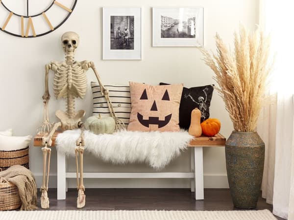 Pyntepude Beige og Sort Velour 45 x 45 cm Jack O Lantern Mønster Lille Moderne Halloween Dekorationstilbehør Stue Sofa Soveværelse Dekor