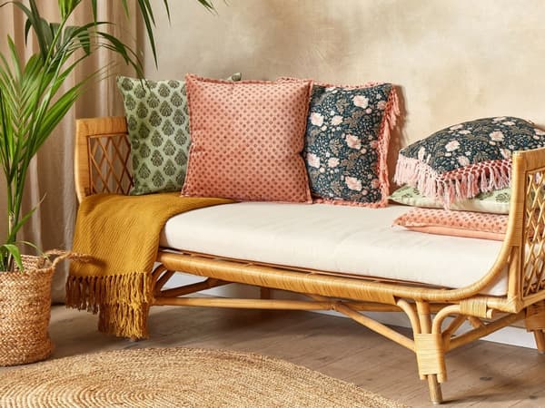 Dekorativ pude lyserød velour 45 x 45 cm diamantmønster blok trykt Boho dekorationstilbehør