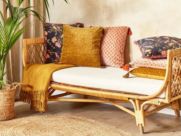 Koristetyyny keltainen 45 x 45 x 10 cm sametti puuvilla 2 kpl kukkakuvio tupsut boho