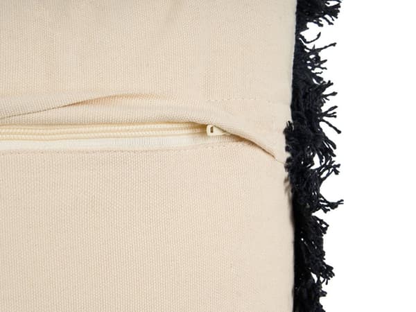 Dekorativ pude beige 45 x 45 cm bomuld polyesterfyld broderet fåremønster 2 frynser kvadratisk moderne