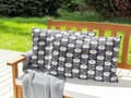 Miniatyrbillede 2 af 8: Udendørs Puder Grå Hvid Polyester 40 x 60 cm Aflange Udendørspuder til Havemøbler Blomstermønster Vandtæt Design