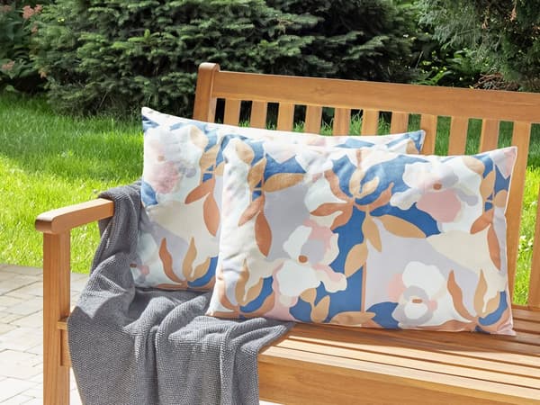 Udendørs Puder Multifarvet Polyester 40 x 60 cm Sæt af 2 Aflange Udendørspuder til Havemøbler Blomstermønster Vandtæt Design