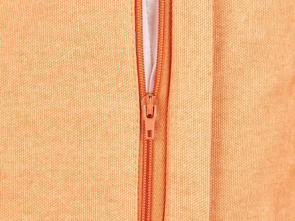 Sæt med 2 pyntepuder orange bomuldsvelour 30 x 50 cm Julemotiv med kvaster Julebroderede bogstaver