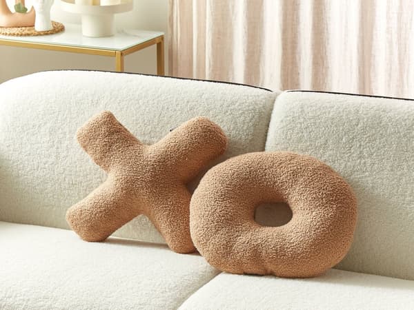 2 pyntepuder bogstaver lysebrun teddy stofpuder i form af bogstaverne XO