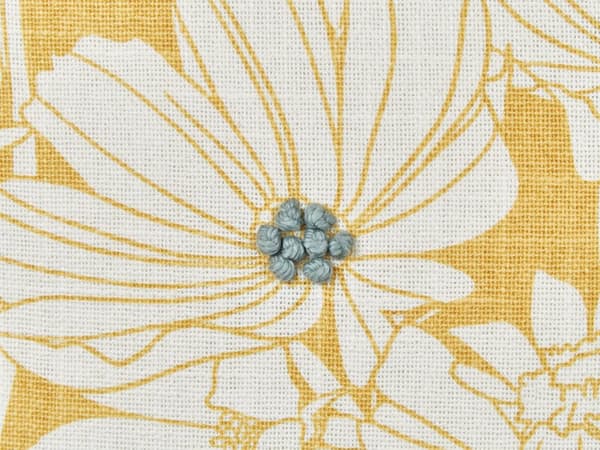 Pyntepude gul bomuld 45 x 45 cm 2 stk. kvadratisk sæt broderet blomstermønster