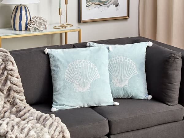 Pyntepude i blå fløjl 45 x 45 cm 2 dele med maritimt tema skalfyld af polyester