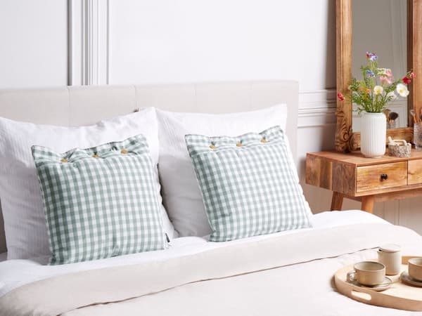 Pyntepuder Grøn Hvid Sæt af 2 45 x 45 cm Farverige Sofapude til Stuen Lækre Puder til Sofaen og Sengen