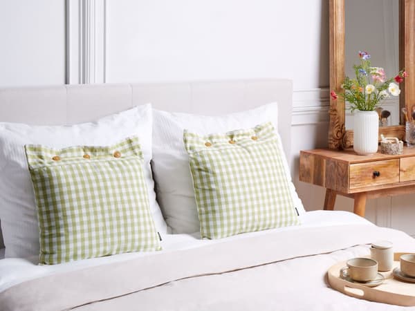 Pyntepude Beige Grøn Polyester 45 x 45 cm Sæt af 2 Firkantede Sofapuder til Stuen Lækre Puder til Sofaen og Sengen Puder med Striber