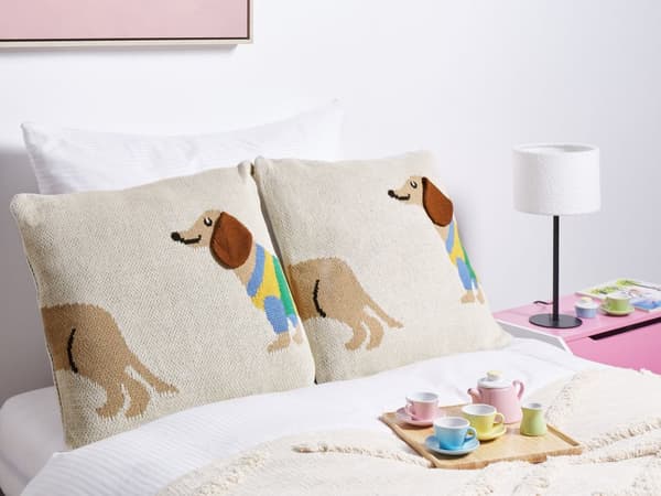 Pyntepude Beige Bomuld 45 x 45 cm Sæt af 2 Firkantede Puder med Hunde til Børneværelset Børnepuder til Sengen