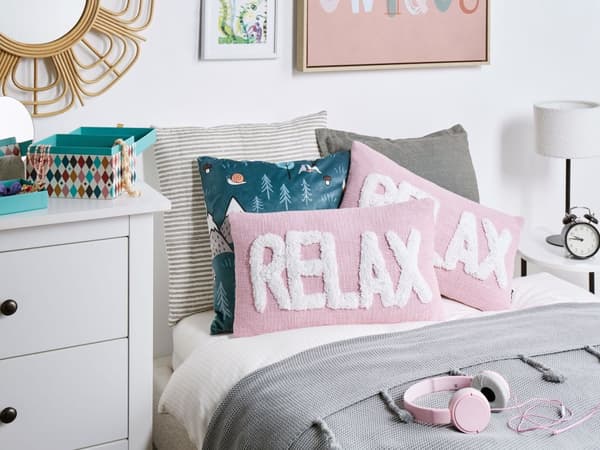Koristetyyny pastellipinkki puuvilla kangas 30 x 50 cm 2 kpl setti RELAX-tekstinmoderni tyyli