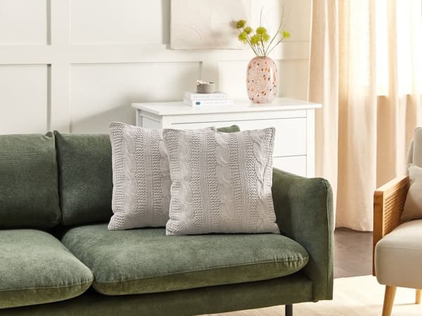 Sæt med 2 pyntepuder Taupe bomuldsstof 45 x 45 cm Strikket boligtilbehør stue værelse