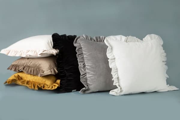 Koristeellinen tyynyliina VELVET-25 45x45 Eurofirany tumma minttu röyhelöillä