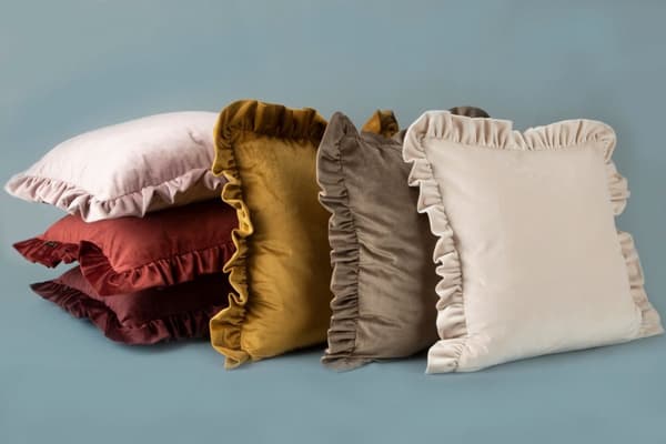 Koristeellinen tyynyliina VELVET-25 45x45 Eurofirany tumma minttu röyhelöillä