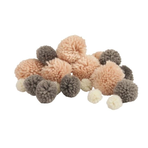 Pompon i ull för girlang Paris 15 till 25 mm 45 stycken