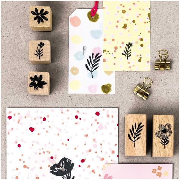 Tampar i trä - RICO DESIGN - Blommor - 7 tampar - 1 svart stämpeldyna - Blandat
