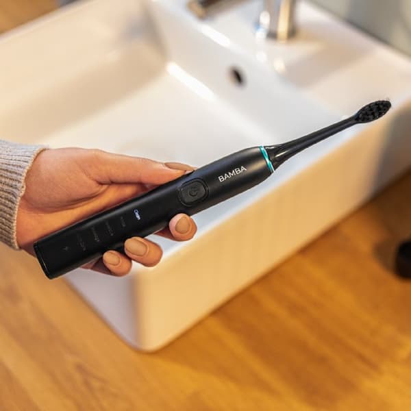 Cecotec Water flosser: 600 ml capacity, 10 pressure levels, 7 nozzles, and electric 5-mode toothbrush