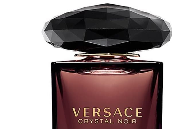 Versace Crystal Noir Edt Spray - Dame - 30 ml (This is a floral fragrance of gardenia and vanilla. A combination of amber enhances the purity and acc