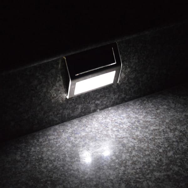 Solcellelampe for rekkverk / trapp