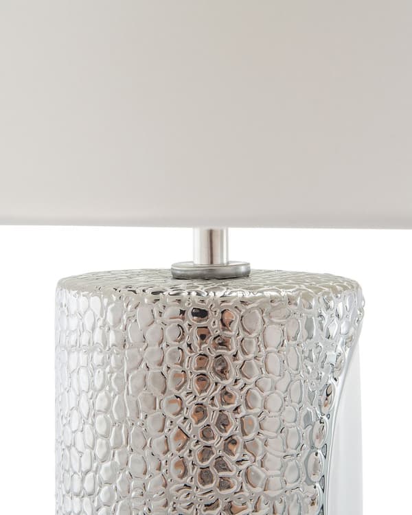 Pöytävalaisin valkohopea 30 x 52 x 30 cm posliinijalka keinosilkki varjostin max 60W