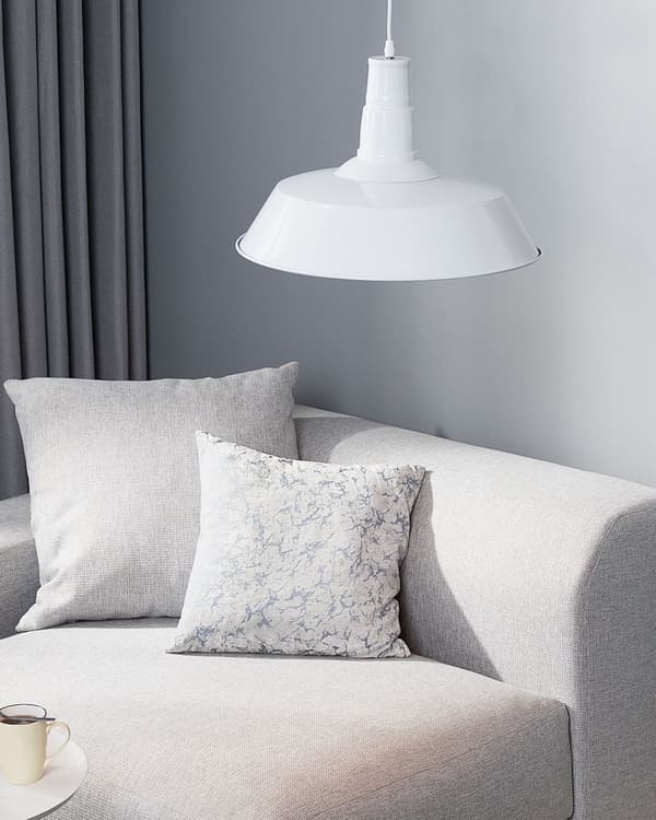 Hvid Metal Loftslampe 173 cm med en Skinnende Industriel Stil