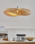 Miniatyrbillede 2 af 9: Pendel Lampe Lyst Bambustræ med Sølv Metal ø 80 cm Boho Design Flet i Oval Bølge Skærm Stue Køkken over Spisebord Indretning Beroligende Lys