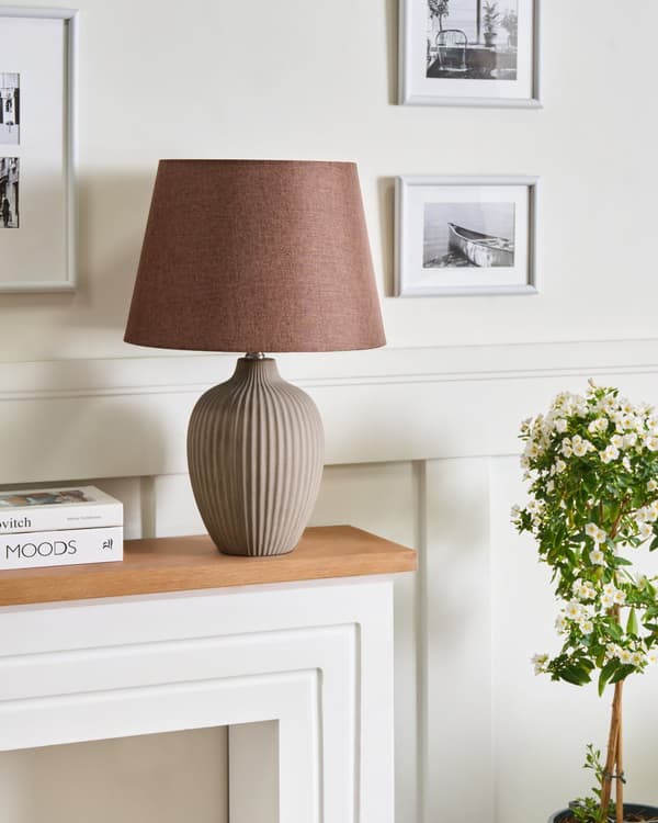 Bordlampe Brun Keramik Hør 52 cm Dekorativ Sengelampe Kegleformet lampeskærm Stue Soveværelse Beroligende Belysning Retro Stil Tilbehør