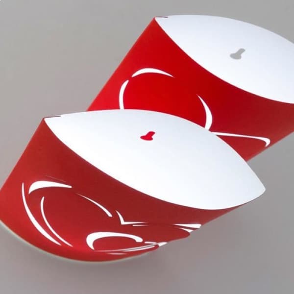 Set med 2 LED-lyktor hjärtan lampa * Mått på en lykta: 3 x 20 x 5 cm * Material: styvt papper * Strömförsörjning för en lykta...