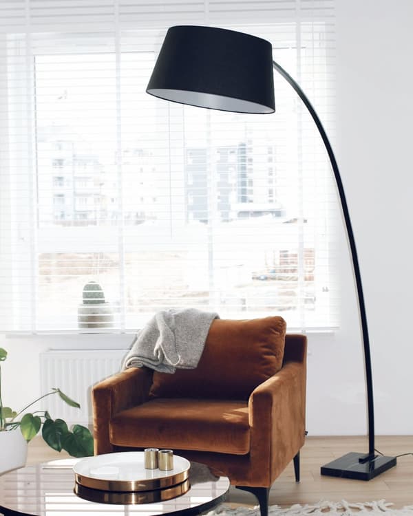 Gulvlampe Svart Metall 234 cm Buet Ramme Bomull Marmorbase Moderne Design